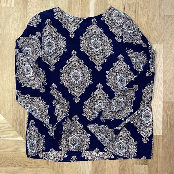 AKA New York 100% Silk Shirt - Picture 3 of 8